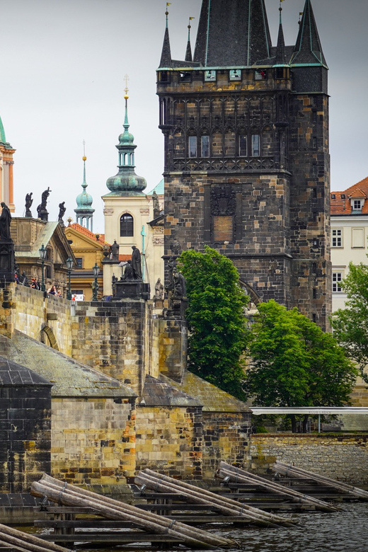 Erlebe Prag: Flusskreuzfahrt, Karlsbrückenmuseum und Rundgang