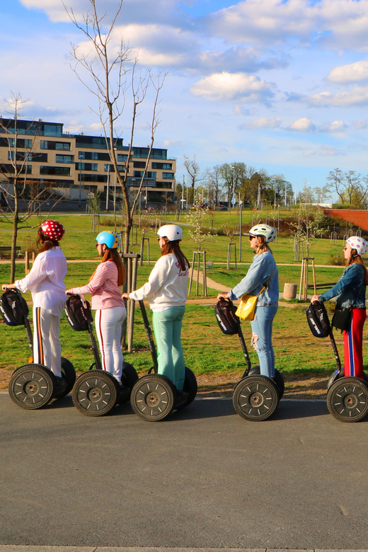 Entdecken Sie Prag auf einem Segway: Live-geführte Tour