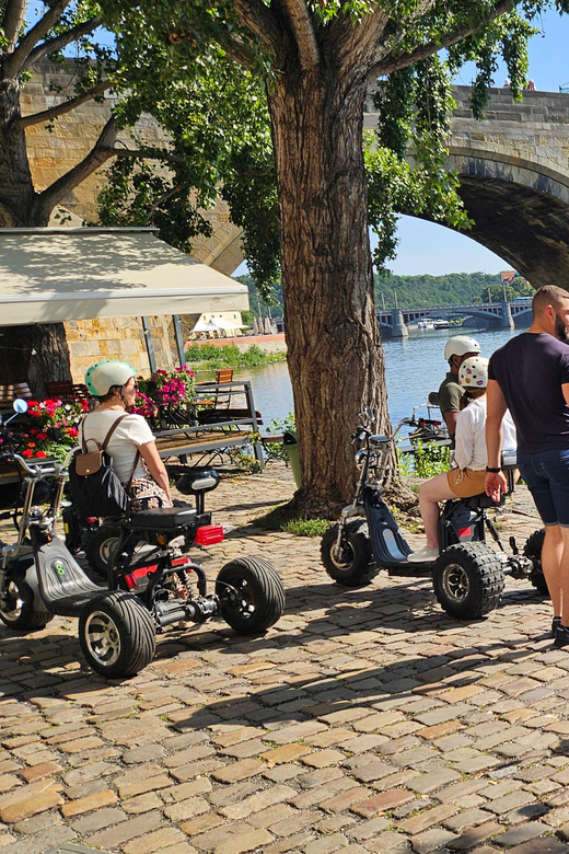 Erlebe Prag mit dem Elektro-Dreirad: Eine unvergessliche City Highlights Tour