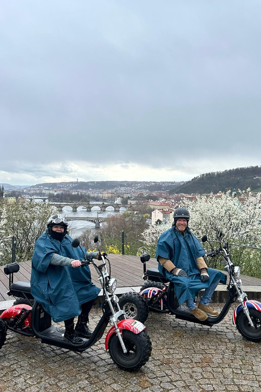 Erlebe Prag wie nie zuvor mit der großen Stadtführung auf dem Elektro-Dreirad!