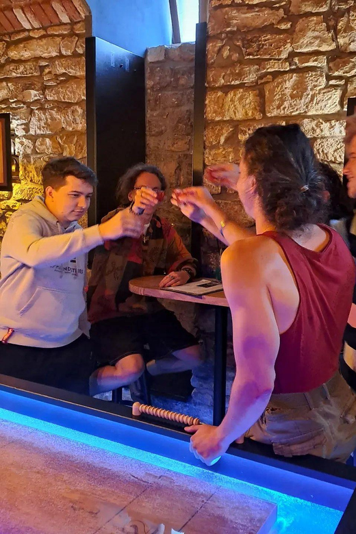 Entdecken Sie die Crew Bar Prag: Ein unvergessliches Erlebnis mit offener Bar und Spielaction
