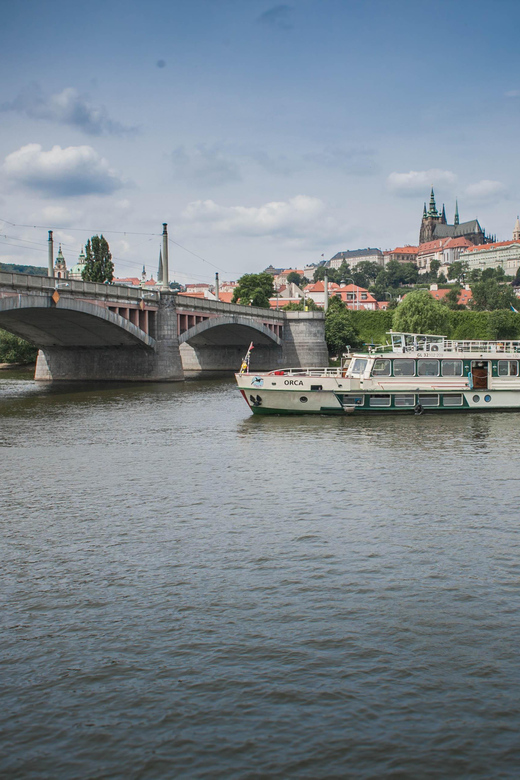Prag: Eine unvergessliche 2-stündige Schifffahrt auf der Moldau