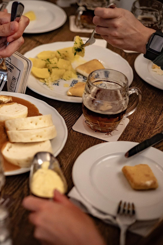 Entdecke Prags kulinarische Geheimnisse mit der Prag Snack & Stroll Tour