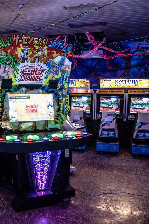 Erleben Sie die Cyber Arcade von Fun Arena im Herzen Prags