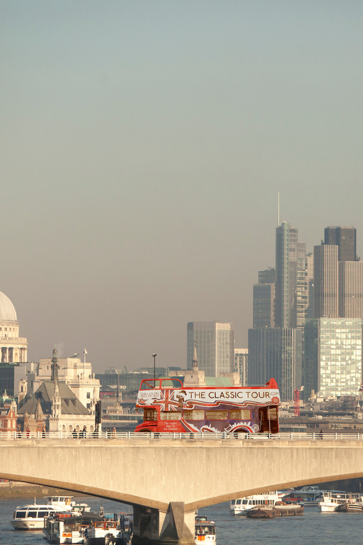 Entdecken Sie London: Kulturelle Sightseeing-Tour im Vintage Bus mit Comedy