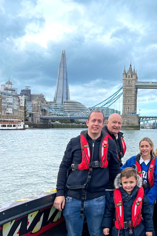 Erlebe London: 40 Minuten Adrenalin pur auf der Thames Beast Jetboot Tour
