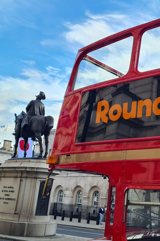 Entdecken Sie London: Geführte Stadtrundfahrt im Oldtimer-Bus!