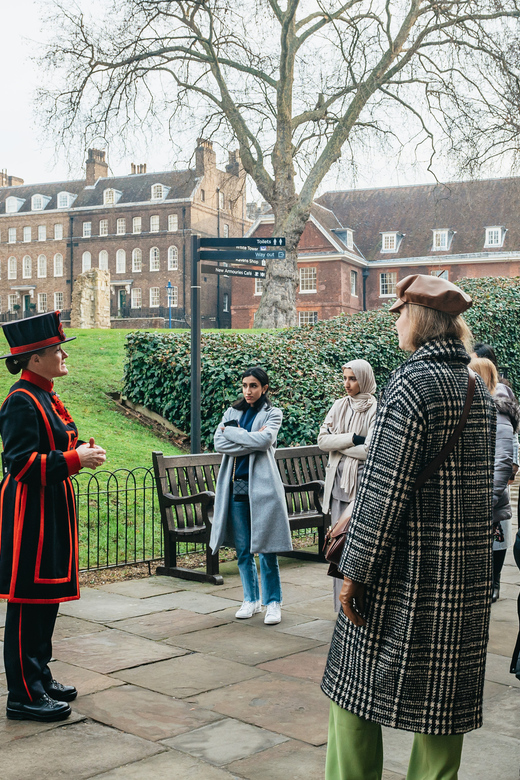 Entdecken Sie den Tower of London: Beefeater-Tour für unvergessliche Momente!
