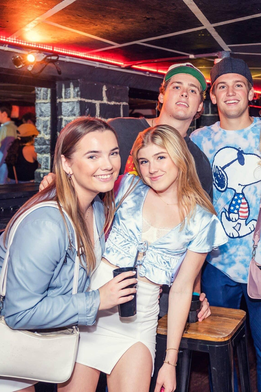 Unvergesslicher Pub Crawl in London: Feiere den 4. Juli im amerikanischen Stil!