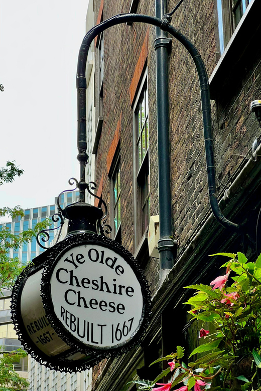 Erleben Sie Londons Geheimnisse: Die faszinierende Ale & Ink Tour
