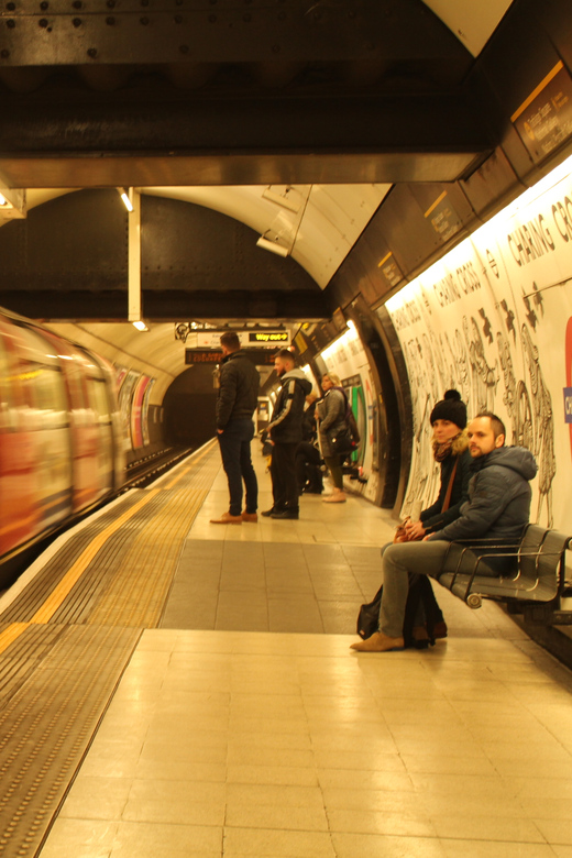 Entdecken Sie Londons Unterwelt: Private U-Bahn-Tour für Neugierige