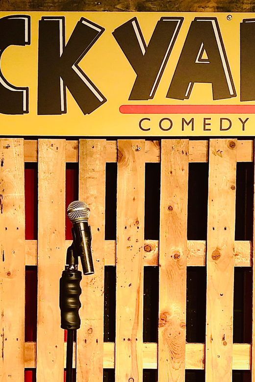 Lachen bis zur Vergessenheit: Comedy-Nacht im Backyard Club in London