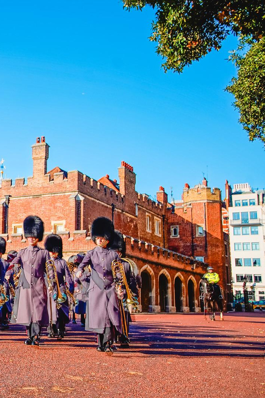 Erleben Sie Londons Geschichte: Westminster-Walking-Tour & London Dungeon Entry!
