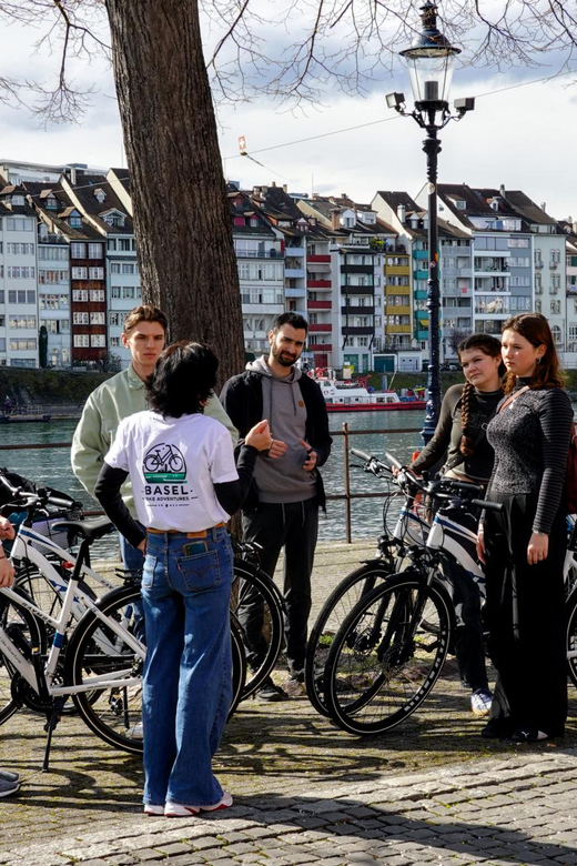 Basel hautnah erleben: Geführte Radtour durch die Rheinstadt für Entdecker!