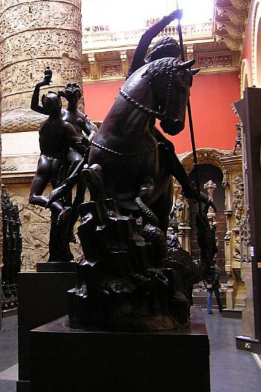 Entdecken Sie Londons V&A Museum: Faszinierende geführte Tour für Kunstliebhaber