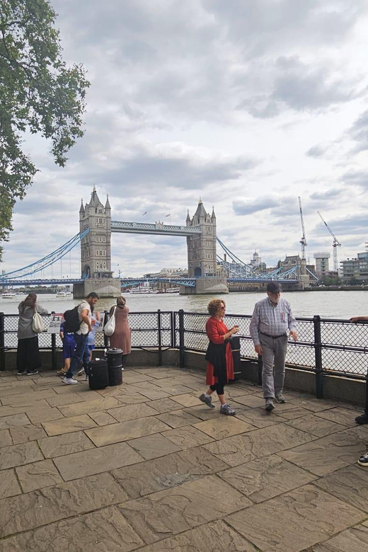Unvergessliche Tower Bridge & Themse Bootstour: Entdecken Sie London!