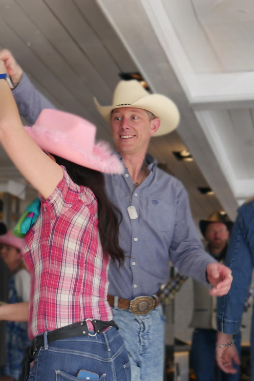 Erleben Sie eine unvergessliche Country Music Party in London: Tanzen Sie Line Dancing und Two-Stepping!