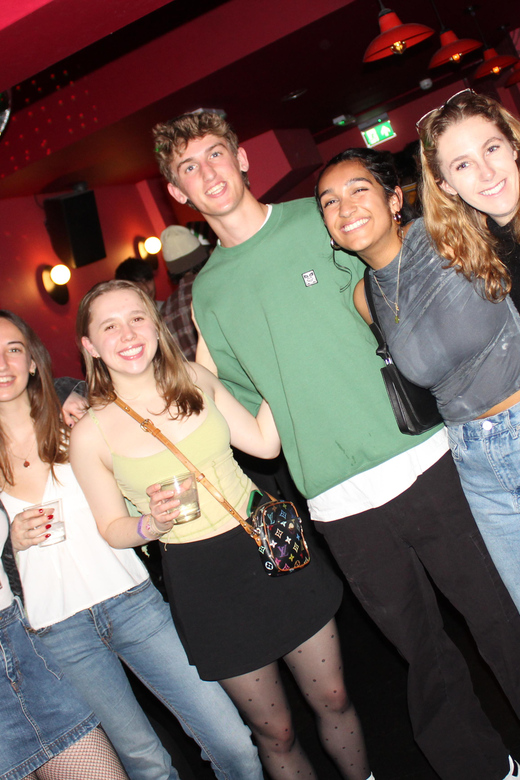 Entdecken Sie Londons Nachtleben: Der ultimative Shoreditch Pub Crawl!