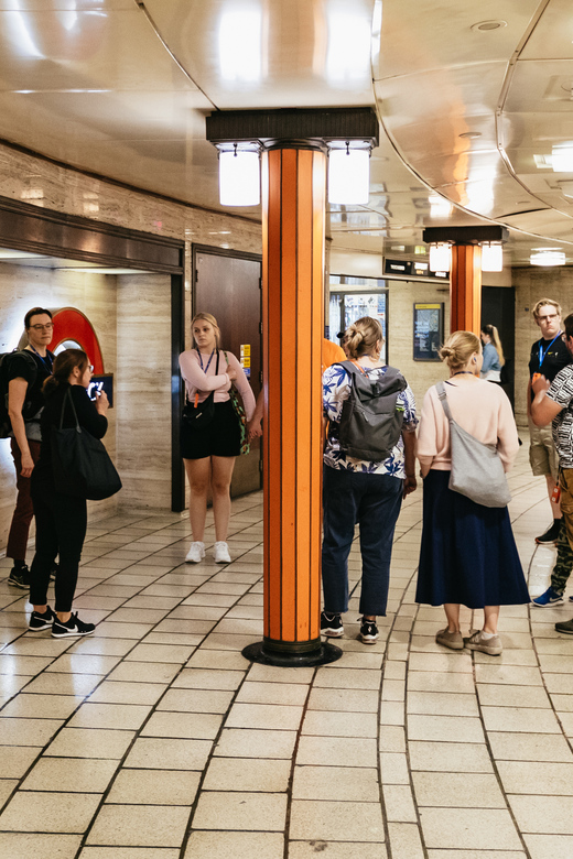 Geheime Schätze der Londoner U-Bahn: Unvergessliche Walking Tour