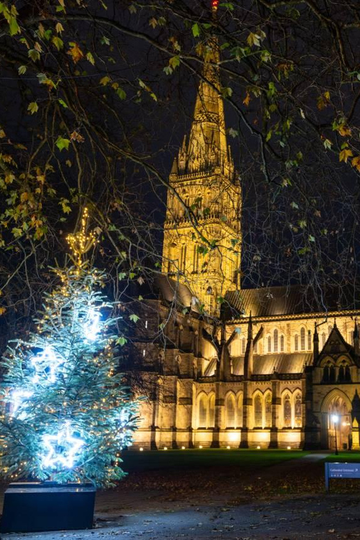Entdecken Sie die zauberhaften Weihnachtsmärkte in Salisbury und Winchester