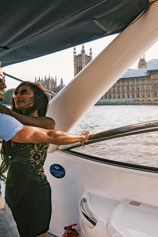 Luxuriöse 2-stündige Yachtfahrt auf der Themse: Entdecken Sie London!