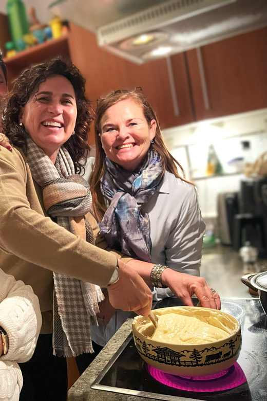 Genießen Sie ein traditionelles Fondue-Dinner in Basel – Jetzt buchen!