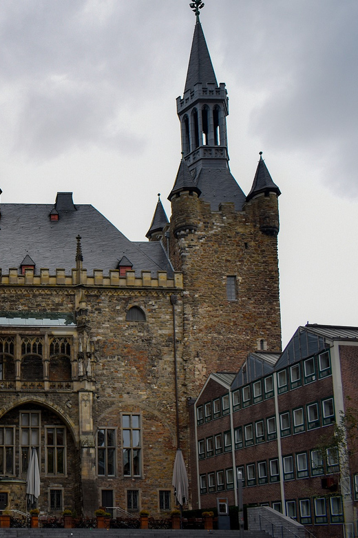 Entdecken Sie Aachen: Faszinierende historische Stadtführung für Entdecker