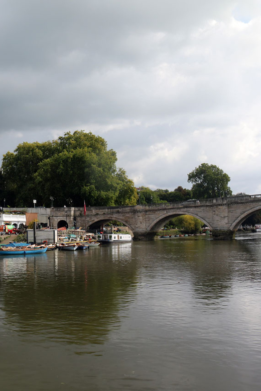 Erleben Sie Londons Schönheit: Flusskreuzfahrt von Kew nach Hampton Court