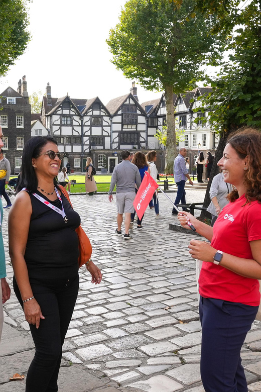 Unvergessliche London Tour: Tower of London mit Bootsfahrt Entdecken!