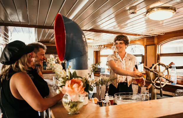 Berlin: Bier- und Sonnenuntergangs-Bootsfahrt Tipps