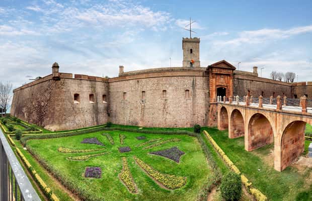 Skip-the-line-Tour zur Burg Montjuïc in Barcelona mit Highlights