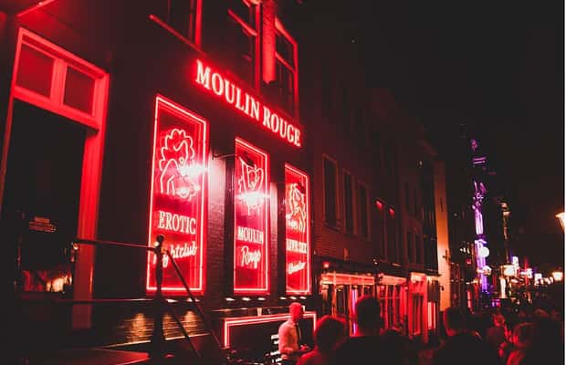 Amsterdam: Spannender Spaziergang durch das Rotlichtviertel