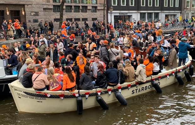 Amsterdam: Kings Day Bootsparty – Highlights und unbegrenzte Getränke