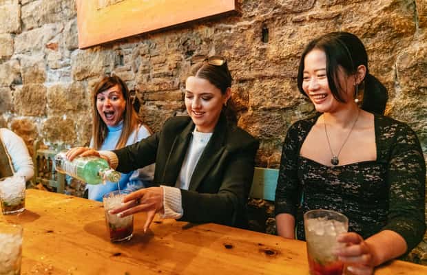 Barcelona: Cocktail-Meisterkurs mit Tapas-Highlights