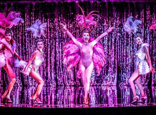 Bangkok: Calypso-Kabarett-Show mit Thai-Dinner genießen