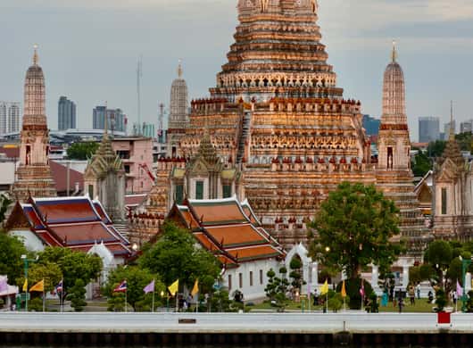 Bangkok: Privattour zu Wat Phra Kaew & Wat Arun