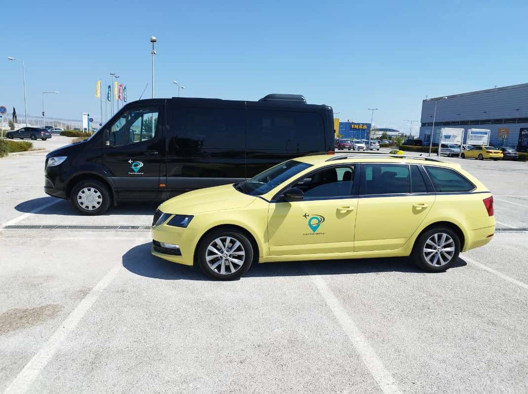 Privater Flughafentransfer vom Flughafen Athen zum Hafen Rafina