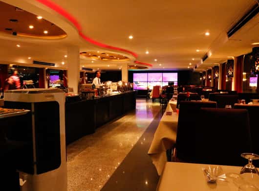 Bangkok: Chao Phraya Dinner Cruise mit Live-Show