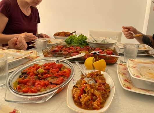 Istanbul: Authentisches Familienessen mit Transfer