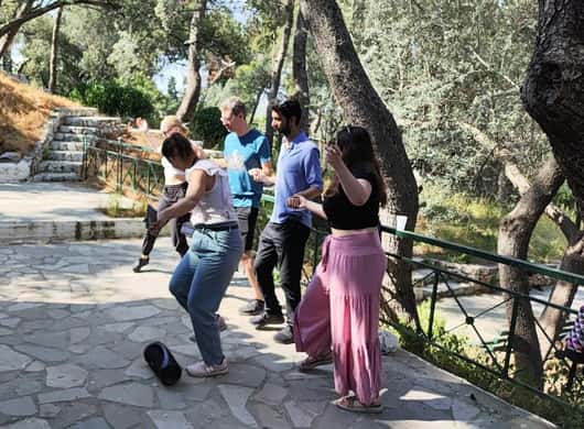 Athen: Griechische Tänze lernen mit Tania für 37 €
