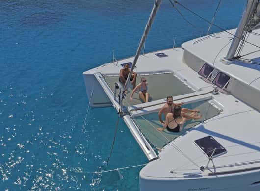 Athen: Luxuriöse Katamaran-Kreuzfahrt & BBQ unter der Sonne