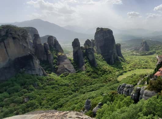 Athen: Zugfahrt & Klöster in Meteora entdecken