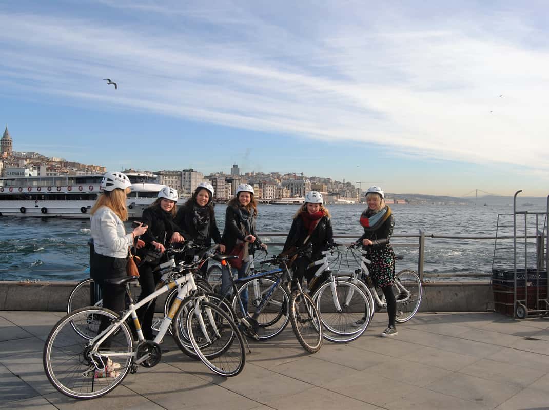 Istanbul: Eurasia Bike & Bootstour Halbtagestour