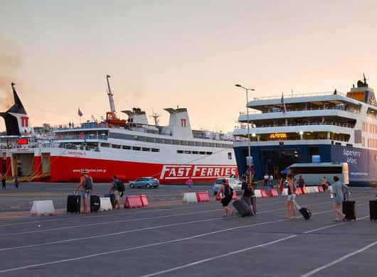 Athen: Tagesausflug nach Andros mit örtlichem Guide