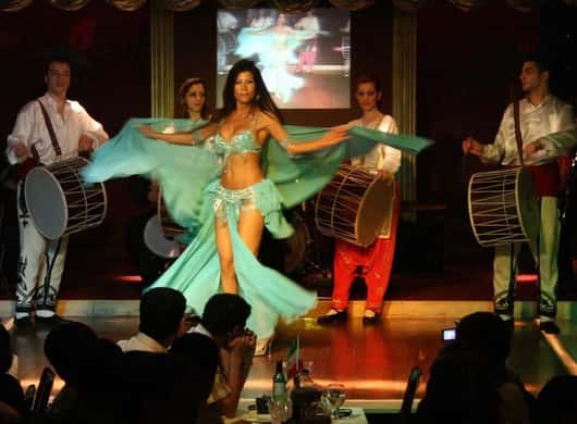 Istanbul: Dinner-Kreuzfahrt mit türkischem Menü