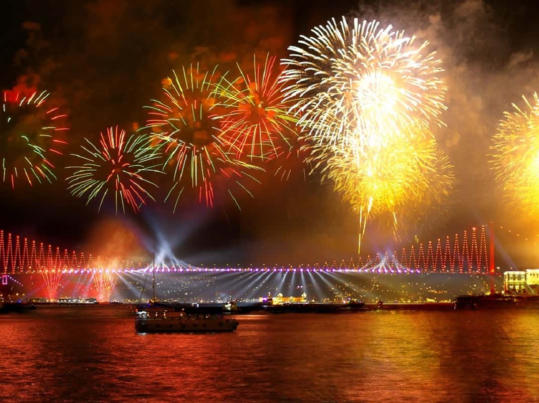 Istanbul: Silvesterkreuzfahrt zwischen zwei Kontinenten