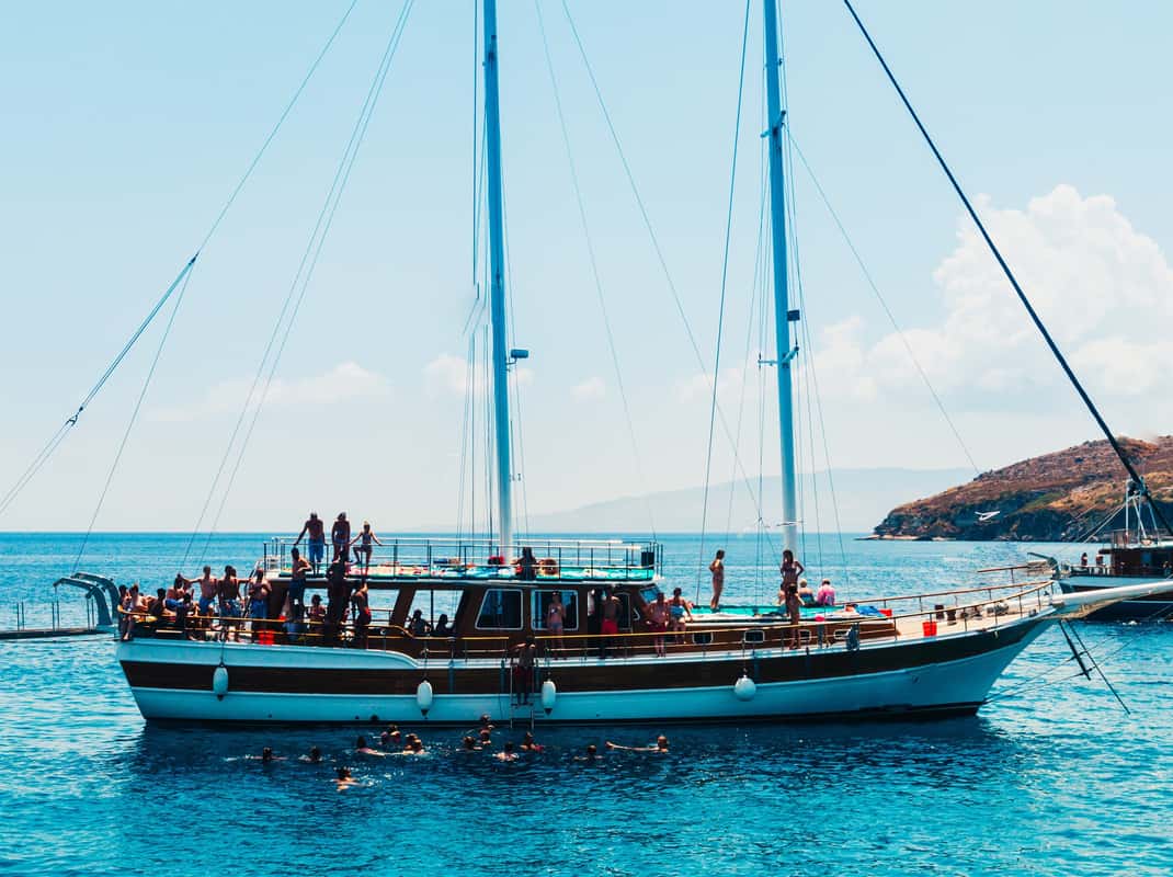 Athen: Inselrundfahrt mit Mittagessen & Hop-On/Hop-Off-Bus Ticket