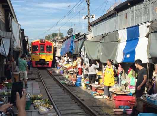 Bangkok: Kanchanaburi Tour & schwimmender Markt besuchen