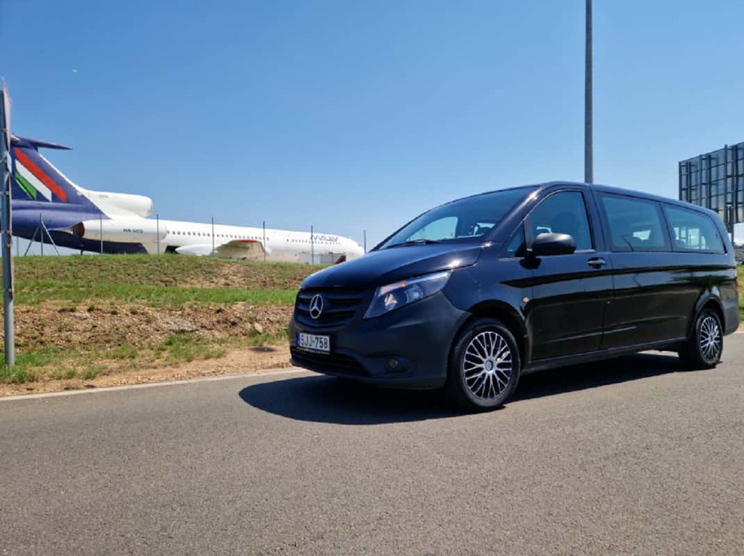 Budapest: Privater Transfer & Orientierungs-Tour vom Flughafen