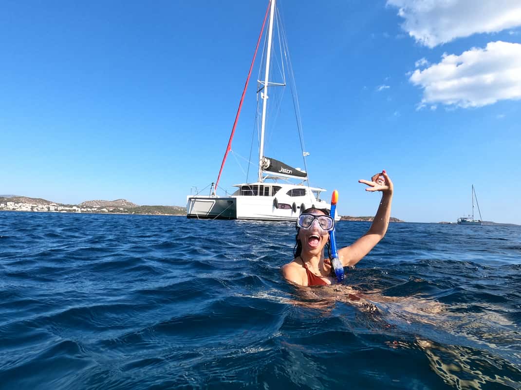 Athen Ganztägige Katamaranfahrt mit Essen & Getränken